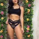 Conjunto preto em renda com bojo removível acompanha calcinha fio