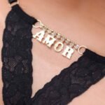 Calcinha Fio Dental Gis Preta com Palavras Strass Tallyta