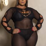 Body preto plus size todo sensual manga longa com transparência e recortes luxuosos