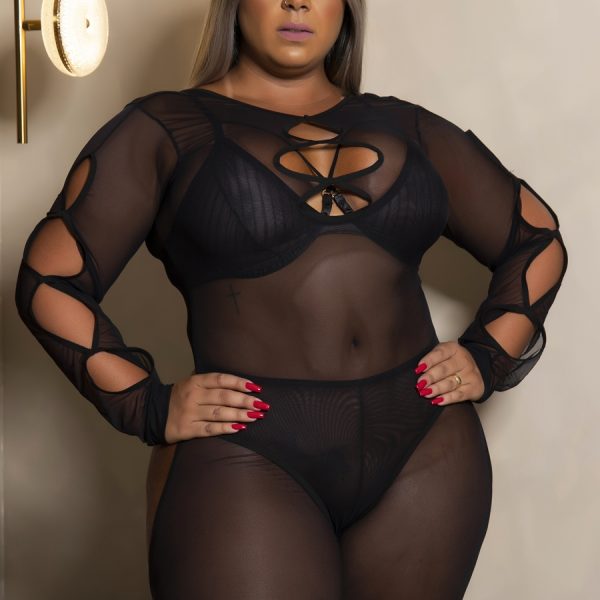 Body preto plus size todo sensual manga longa com transparência e recortes luxuosos