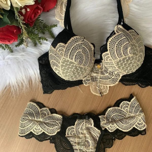Conjunto preto com Nude delicadíssimo com bojo, todo em renda sobreposta de alta qualidade antialérgica