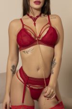 Conjunto vermelho trabalhado, acompanha cinta liga e calcinha - Imagem 2