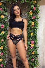 Conjunto preto em renda com bojo removível acompanha calcinha fio