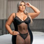 Camisola Plus size sexy preta sem bojo com detalhe em fita no bumbum