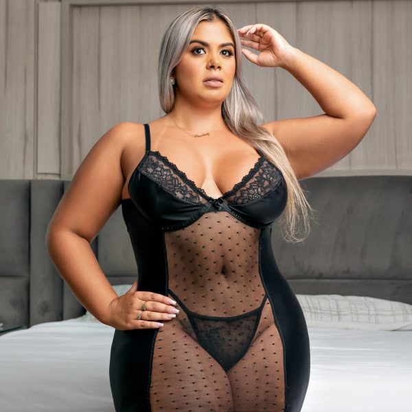 Camisola Plus size sexy preta sem bojo com detalhe em fita no bumbum