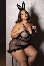Fantasia plus size coelha sensual