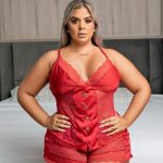 Babydoll sensual vermelho com detalhes de botões