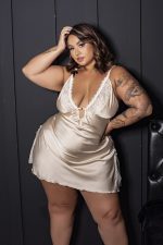Camisola plus size sexy com detalhe em fita de cetim Perola - Imagem 3