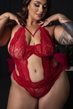 Fantasia erótica plus size fogo proibido body sensual