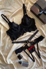 Conjunto Cropped preto sem bojo e calcinha sexy com frase mete forte - Imagem 4